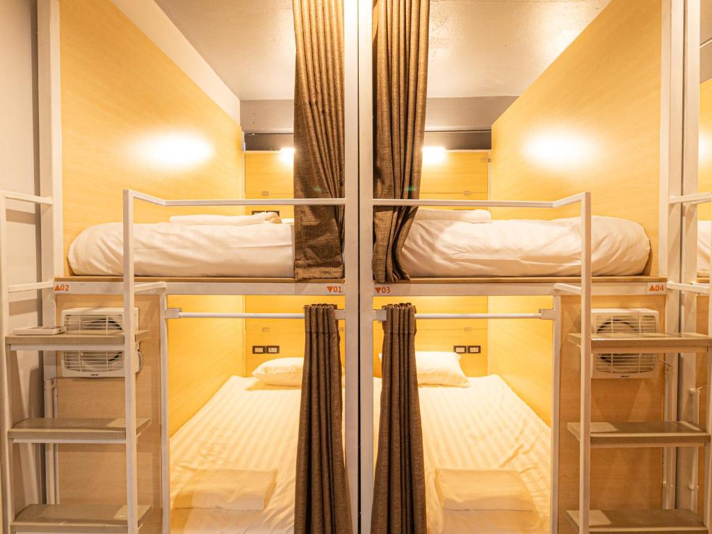 Budget hostel near Khao San Road: Khao San Social Capsule hostel