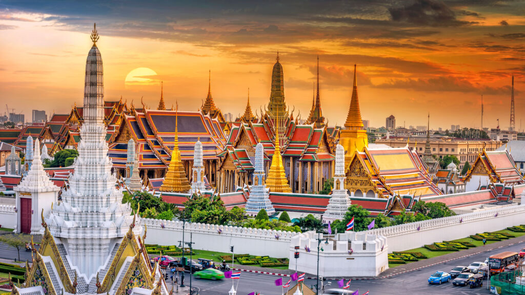 Visit Nearby Attractions: The Grand Palace & Wat Phra Kaew