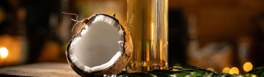 Top 6 must-try drinks on khao san road: Thai rum with coconut water